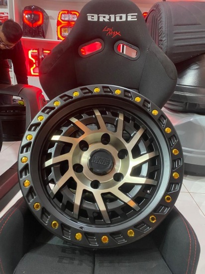 LLANTA BLACK RHINO 6X139 BULON DORADO 16