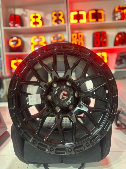 LLANTA RHINO BLACK 6X114 ARO 17´´