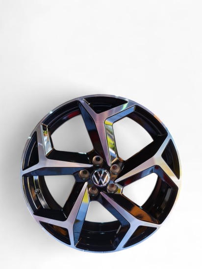 LLANTA VOLKSWAGEN 5X100 ARO 17 (COD S23)